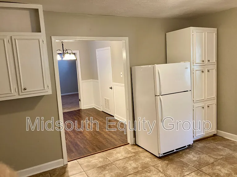 54 Monroe Ave — Photo 3