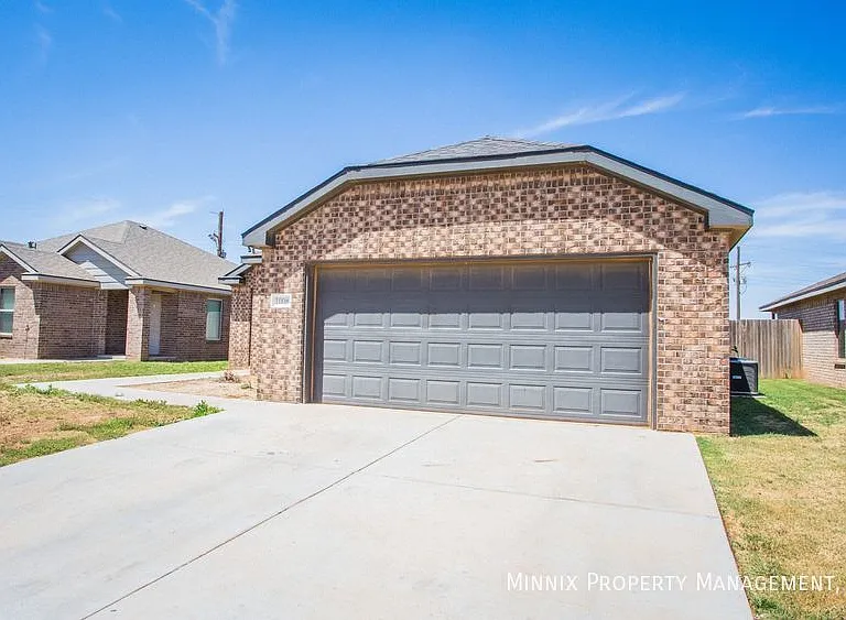 1118 Preston Trl — Photo 2