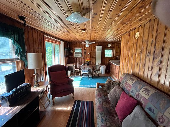 4th image of 11835 Davenport Ct NE #2