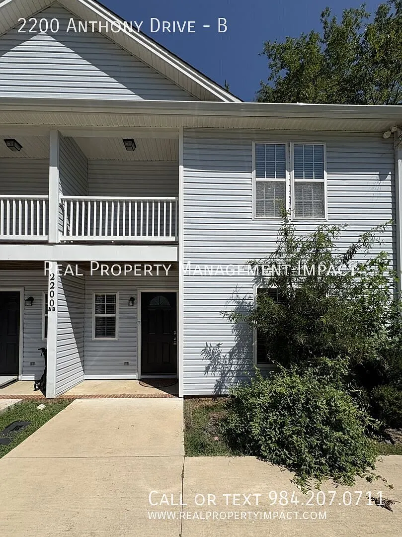 Three Bed, Two Bath Duplex Unit Near Duke, Downtown Durham & I-85 — Photo 1