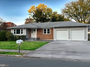 3 Mint Leaf Dr, Hamilton, NJ 08690