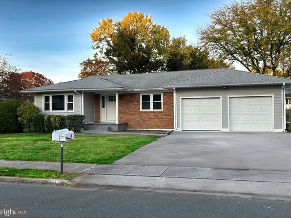 3 Mint Leaf Dr, Hamilton, NJ 08690