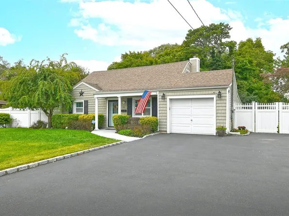 52 Westwood Avenue, Deer Park, NY 11729