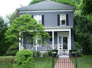 61 Evergreen Ave #1, Auburndale, MA 02466