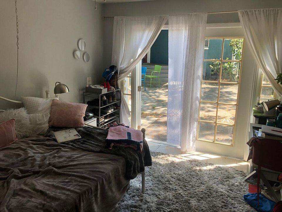 1st image of 471 Holt Ave #2