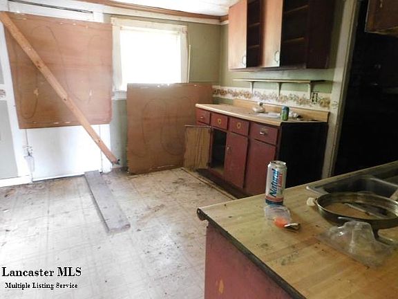 5th image of 323 East St