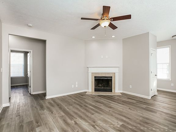 5th image of 3400 Roundlake Ln