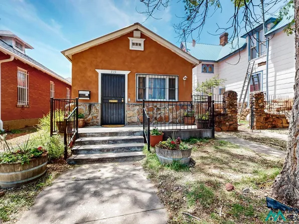 719 6th St, Las Vegas, NM 87701