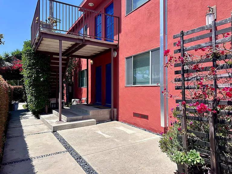 502 Westminster Ave — Photo 2