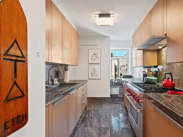 799 Park Avenue image 6 of 16