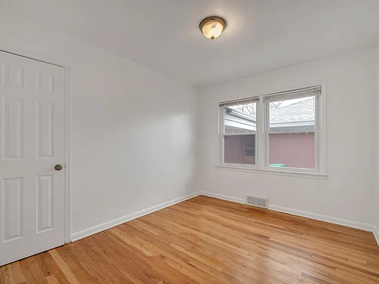 14615 Stephens Dr — Photo 9