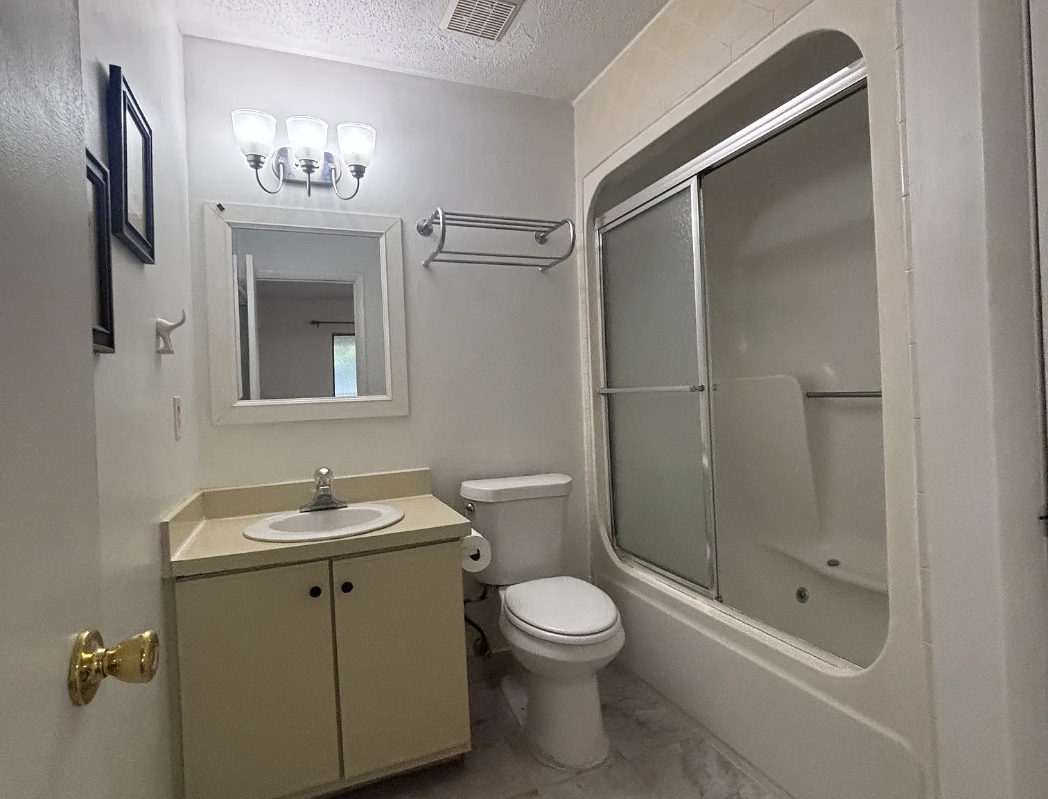 2 bed, 826 sqft, $1,100 — Photo 2
