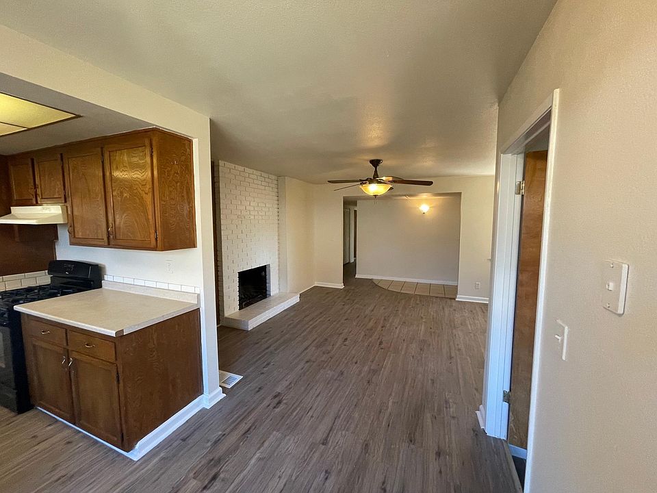 1st image of 2051 Edgebrook Dr