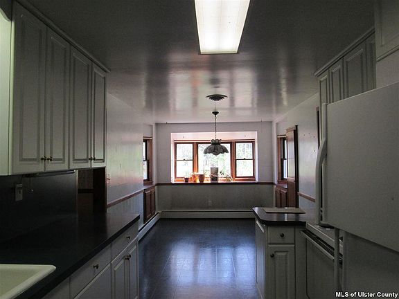 5th image of 46 Esopus Ave
