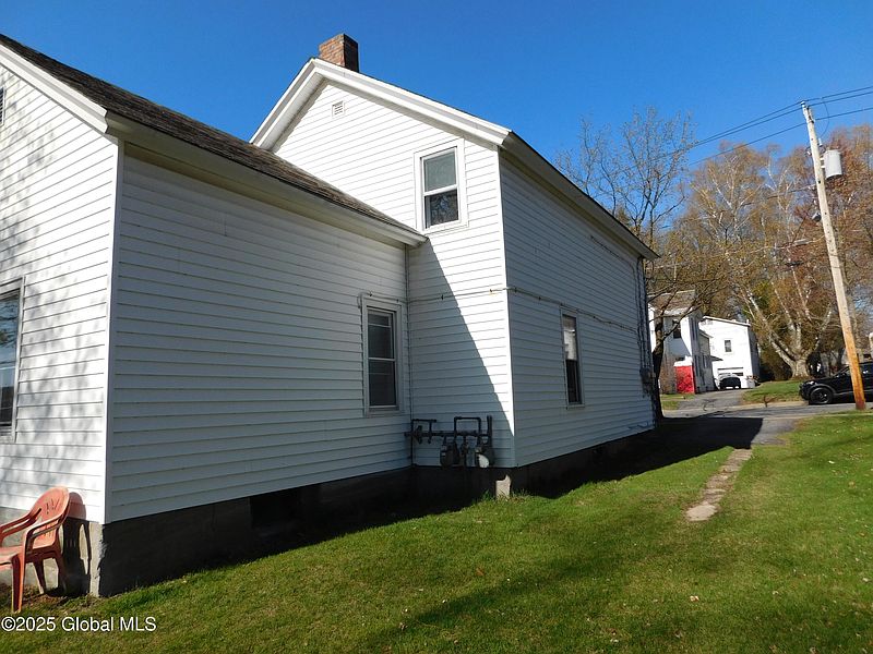 5th image of 8 Riverview Street