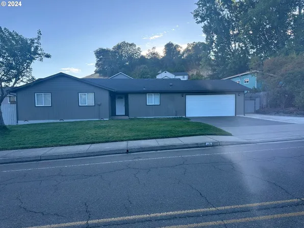 198 Little Valley Rd, Roseburg, OR 97471