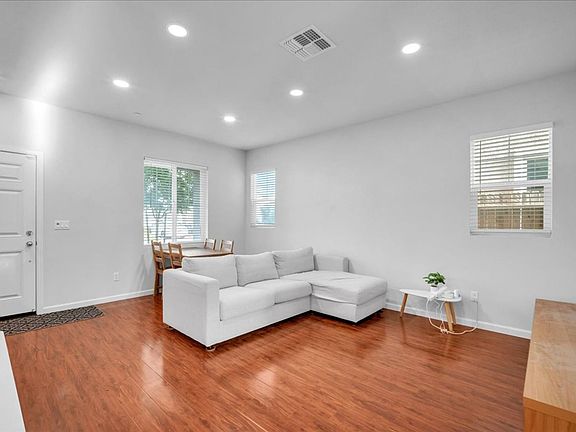 4th image of 8071 Weeping Willow Ln
