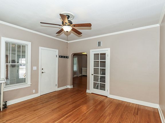 5th image of 111 S Oak Ave