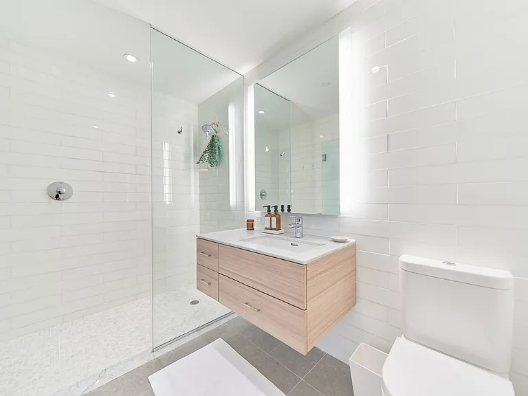 84 William St #1206 — Photo 4