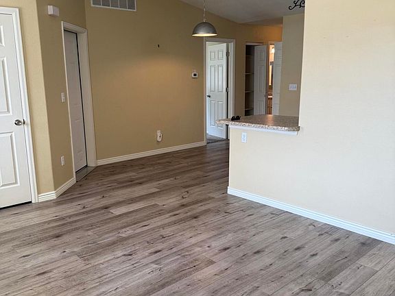 4th image of 16 Jessica Ln