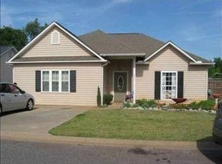 377 Split Oak Ln, Inman, SC 29349