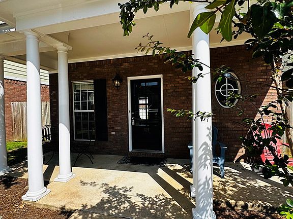 3rd image of 121 Greystone Blvd