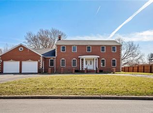 3 Kingston Cir, Lockport, NY 14094