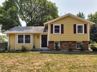 8622 Sunny Hill Dr, Clive, IA 50325