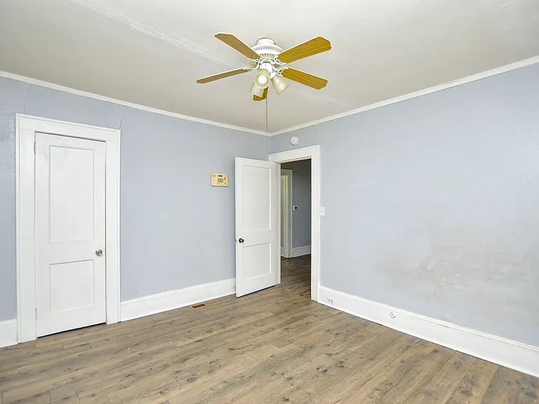 705 E Lexington Ave — Photo 15