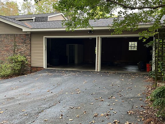 4th image of 255 Campground Cir