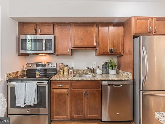 5th image of 837 Azalea Dr #28