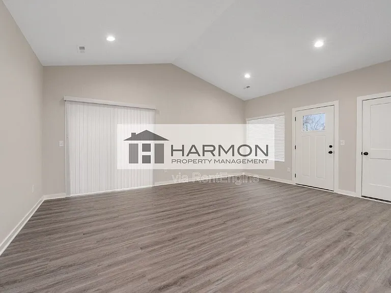 3304 W 9th St N — Photo 2