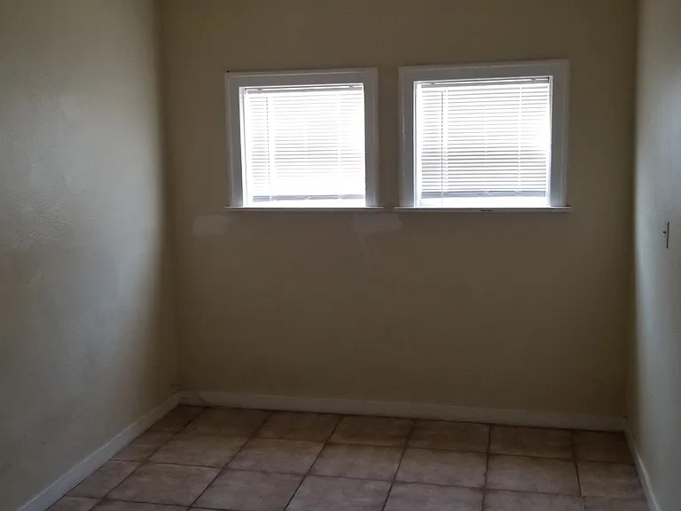 1089 Coronado Ave — Photo 7