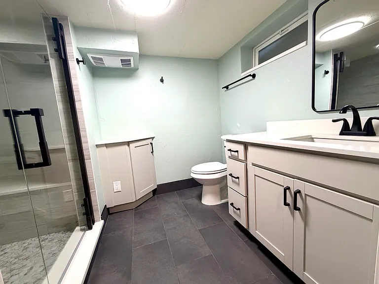 370 King St #B — Photo 7