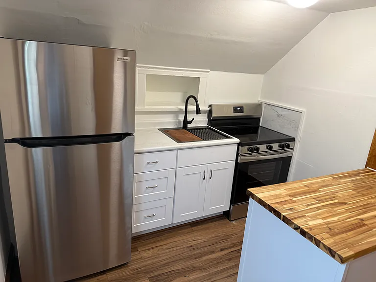 1005 E Holt Ave — Photo 1