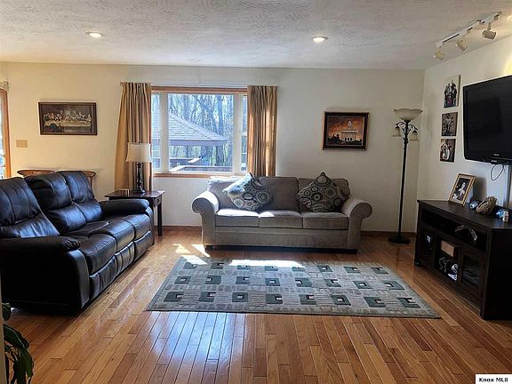 5th image of 21 Brook Run Ct