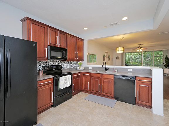 3rd image of 13545 Stone Pond Dr