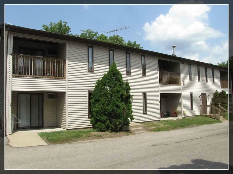 2120 Rockford Rd SW — Photo 1