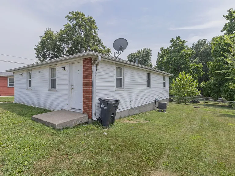 1410 Westwind Dr — Photo 1