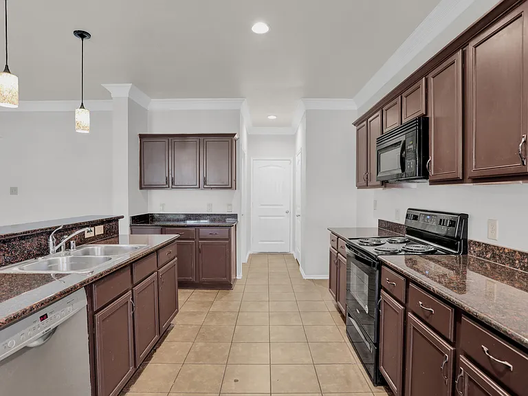 2138 Meadow View Dr — Photo 8