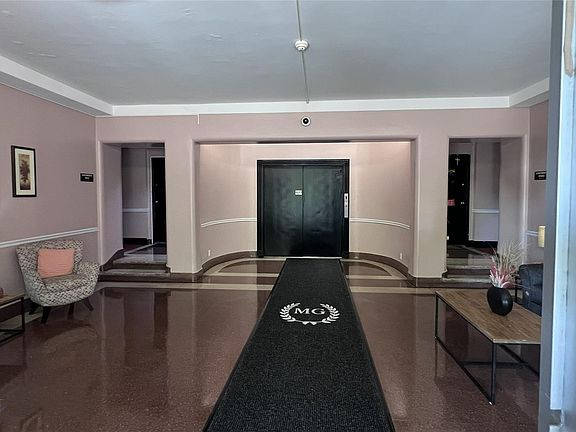 3rd image of 290 Collins Avenue #4C