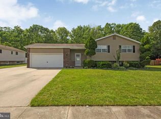 8 Mango Ct, Sicklerville, NJ 08081