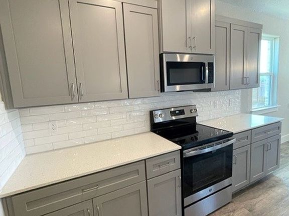4th image of 717 The Cottages Dr