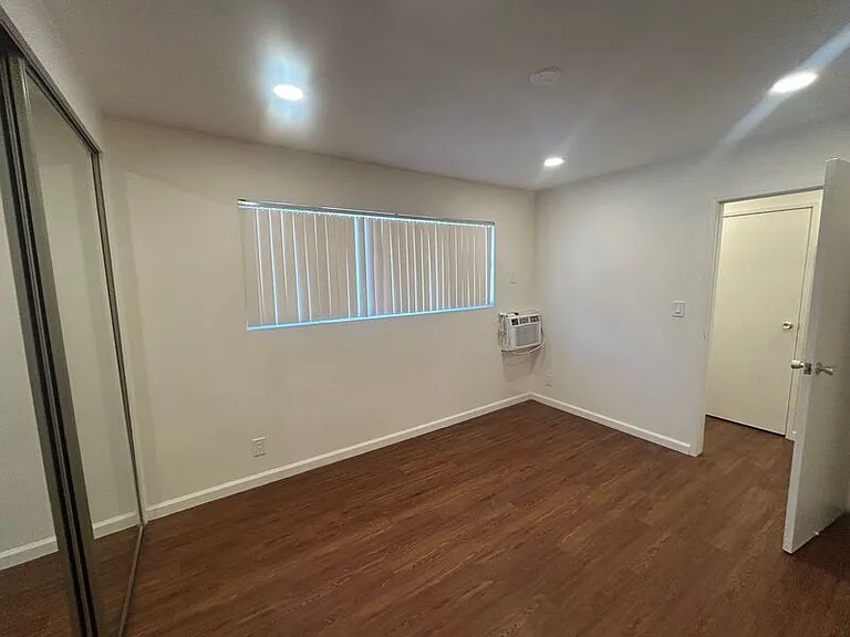 346 N Louise St #12 — Photo 8