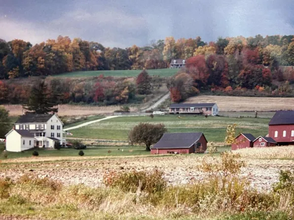 4859 Glenville Rd, Glen Rock, PA 17327