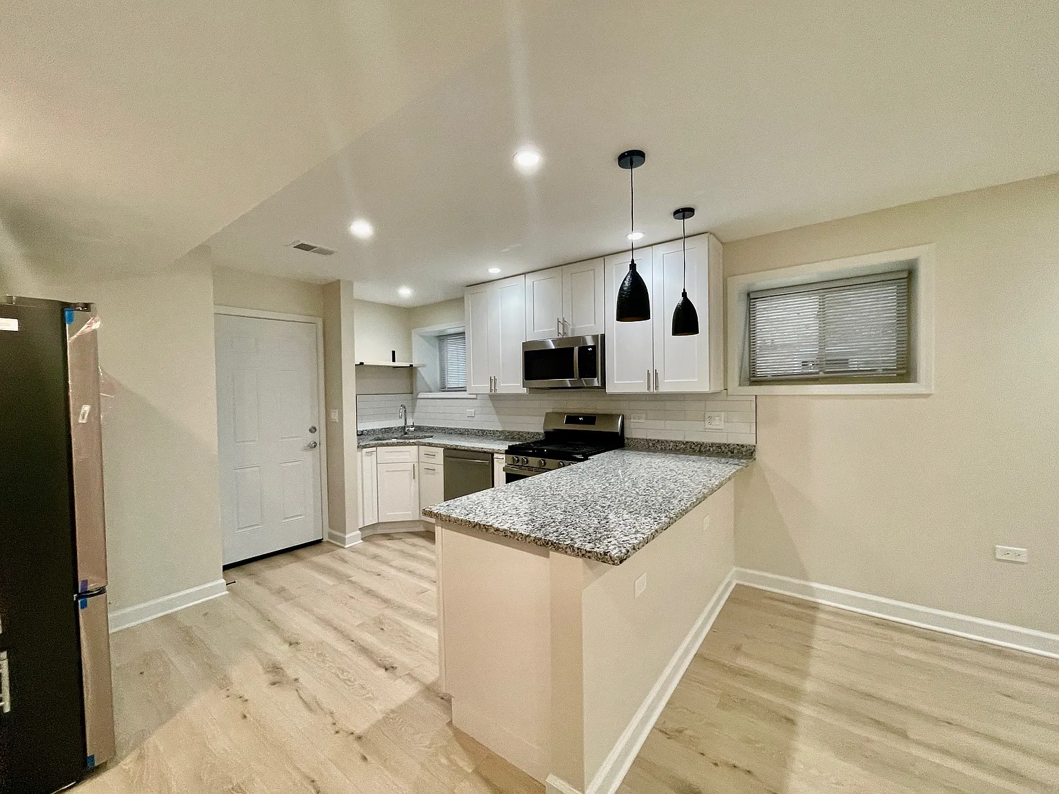 2 bed, $1,950 — Photo 4