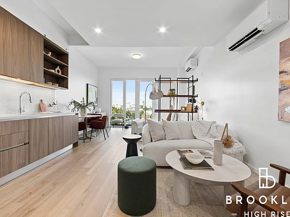 5th image of 50 E 10th St #607