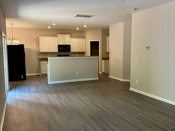 2nd image of 937 Joselynn Dr