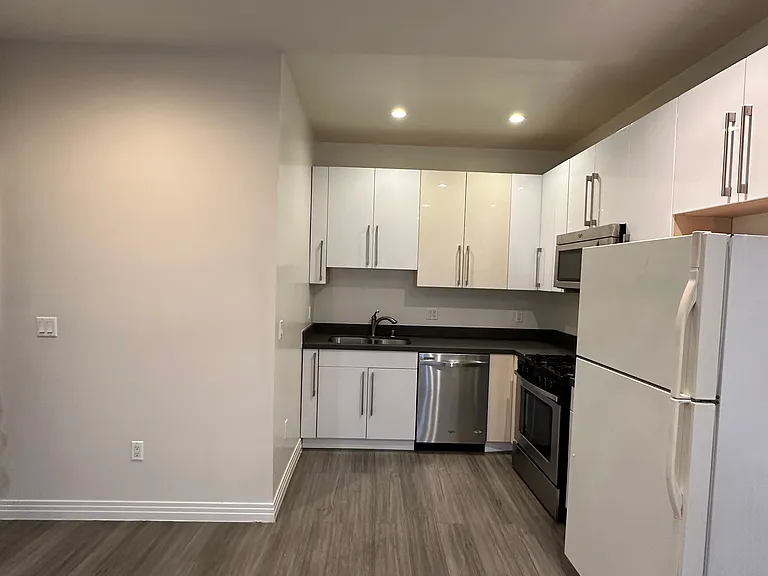 3192 W 7th St — Photo 12