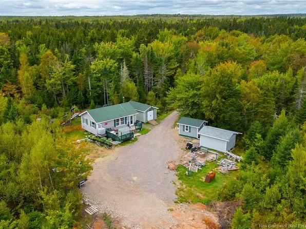 100 Hunter Ln, Botsford, NB E4M 2G2